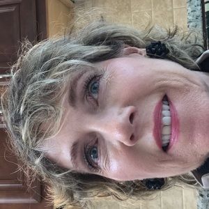 Meet your Posher, Loralee